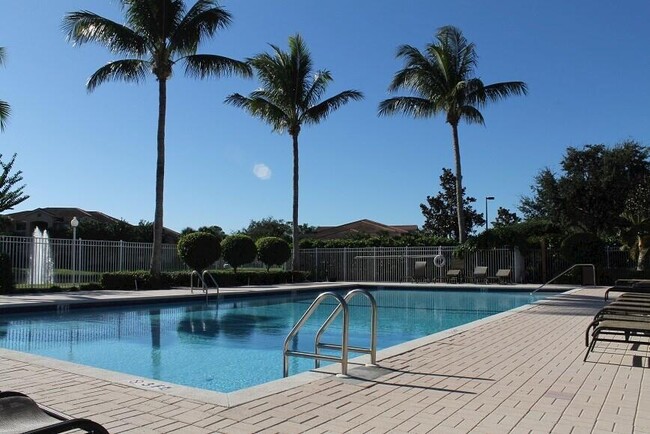 Building Photo - 141 SW Palm Dr
