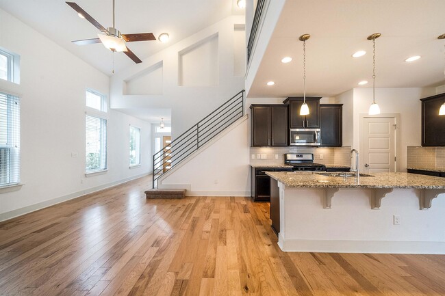 Building Photo - 1408 Casa Dr