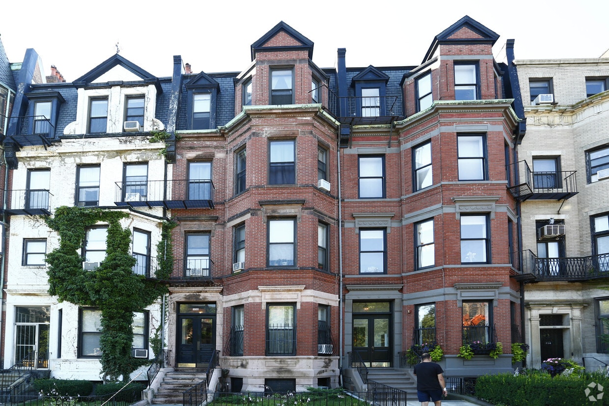 Building Photo - 322-360 Commonwealth Ave