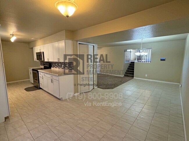 Building Photo - 3011 Aster St