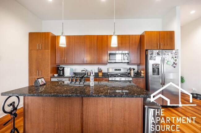 Foto del edificio - 1354 W Augusta Blvd