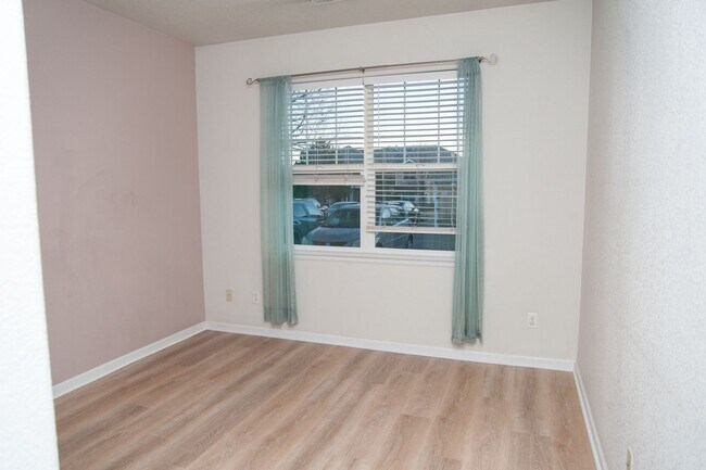 Foto del edificio - Updated and Bright 2B/2B with Attached Garage Now Available!