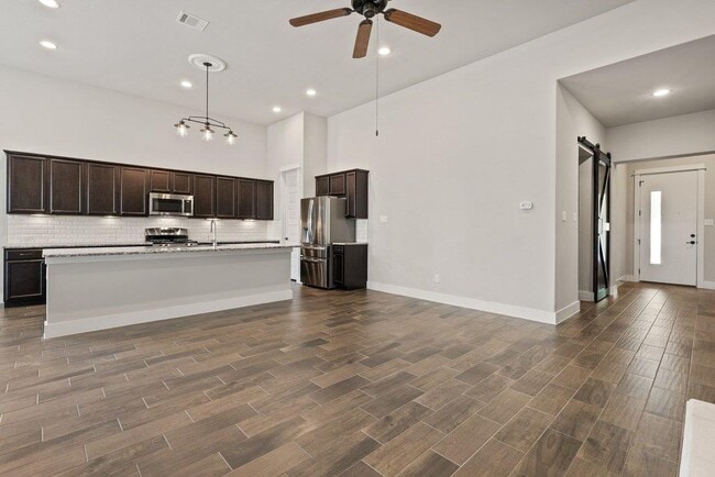 Foto del edificio - 13701 Ronald Reagan Blvd