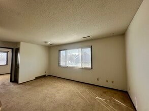 Building Photo - 980 Eisenhower Rd