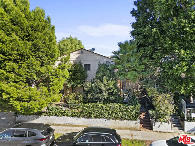 Building Photo - 1318 S Barrington Ave