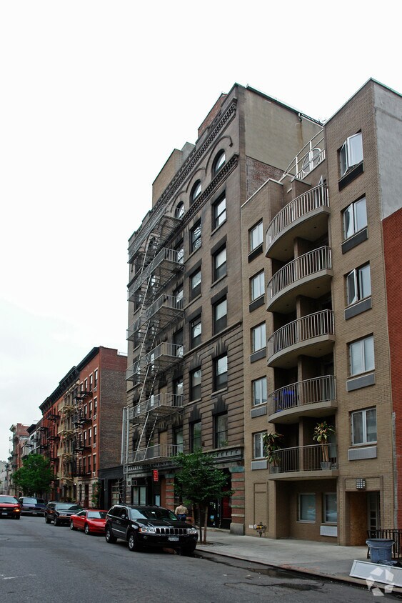 Foto principal - 211-215 W 20th St