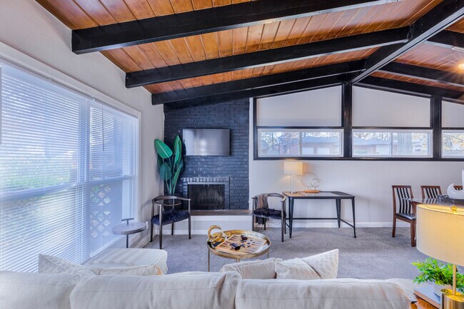 Foto del edificio - 7739 Peach Tree Ln