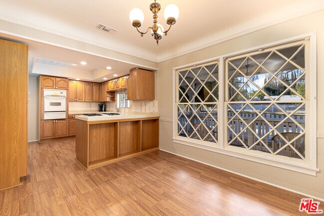 Foto del edificio - 6738 Shoup Ave