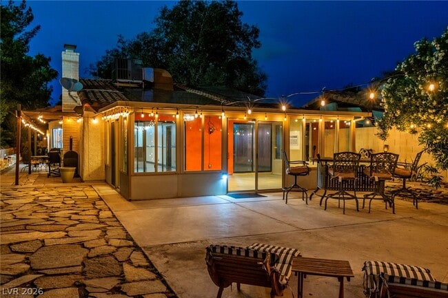 Foto del edificio - 2457 Swan Ln