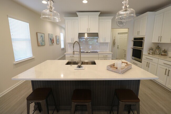 Foto del edificio - 827 E Watson Rd