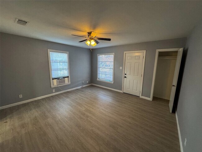 Foto del edificio - 1326 W Shepherd St