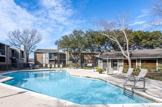 Piscina - Oak Run Manor Apartments