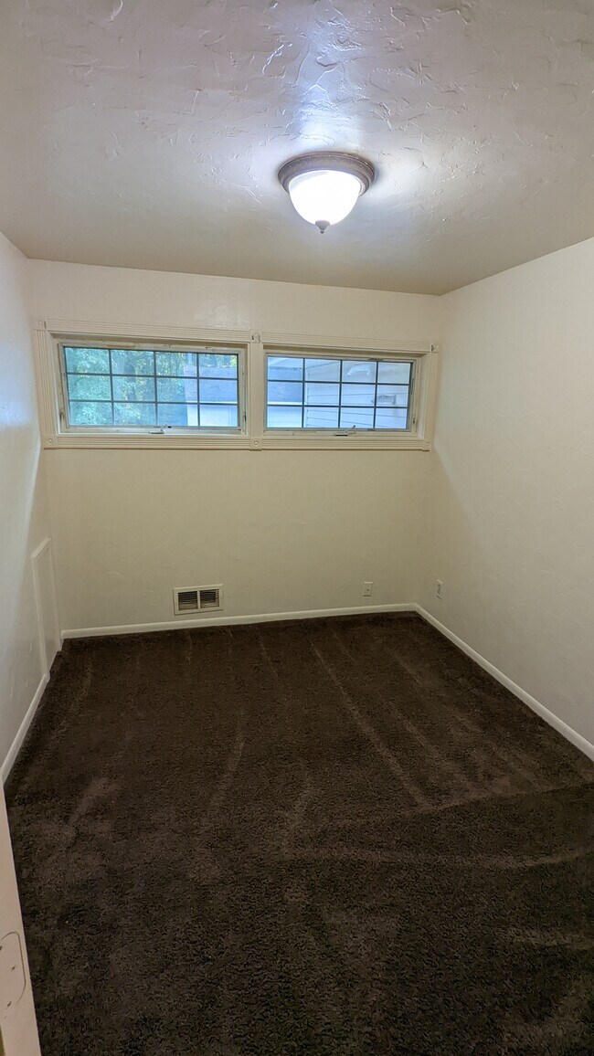 Foto del edificio - 626 White Oak Dr
