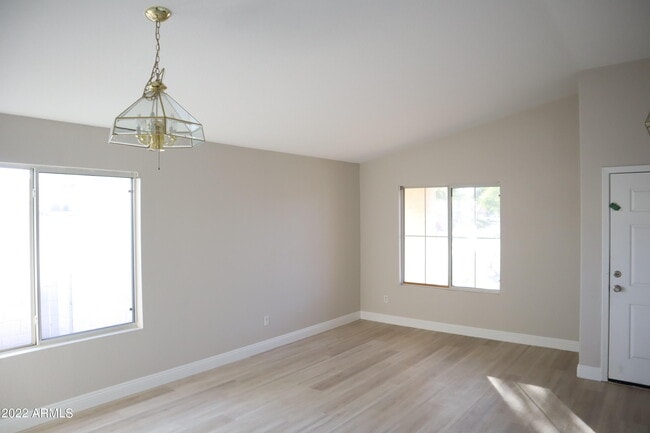 Building Photo - 1551 N Racine Ct