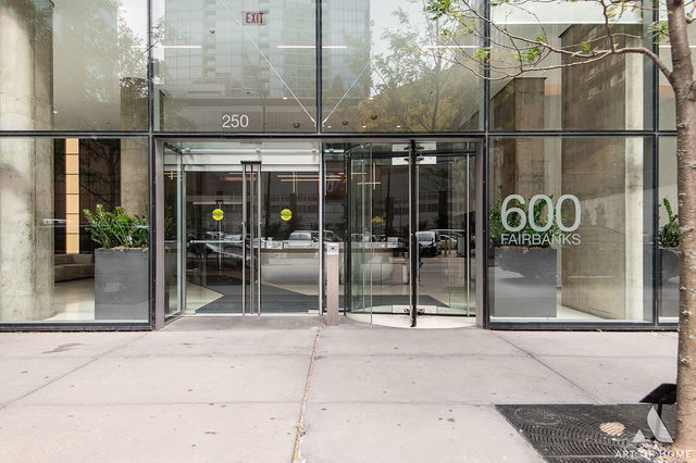Foto del edificio - 600 N Fairbanks Ct