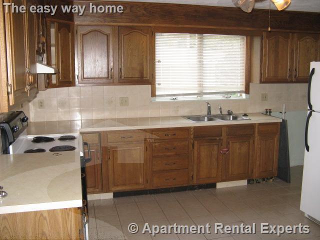 Building Photo - Awesome 1+ or 2 BR * Laundry in unit * Pet...