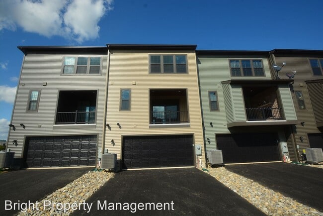 Building Photo - 4 br, 3.5 bath House - 306 E. Green St
