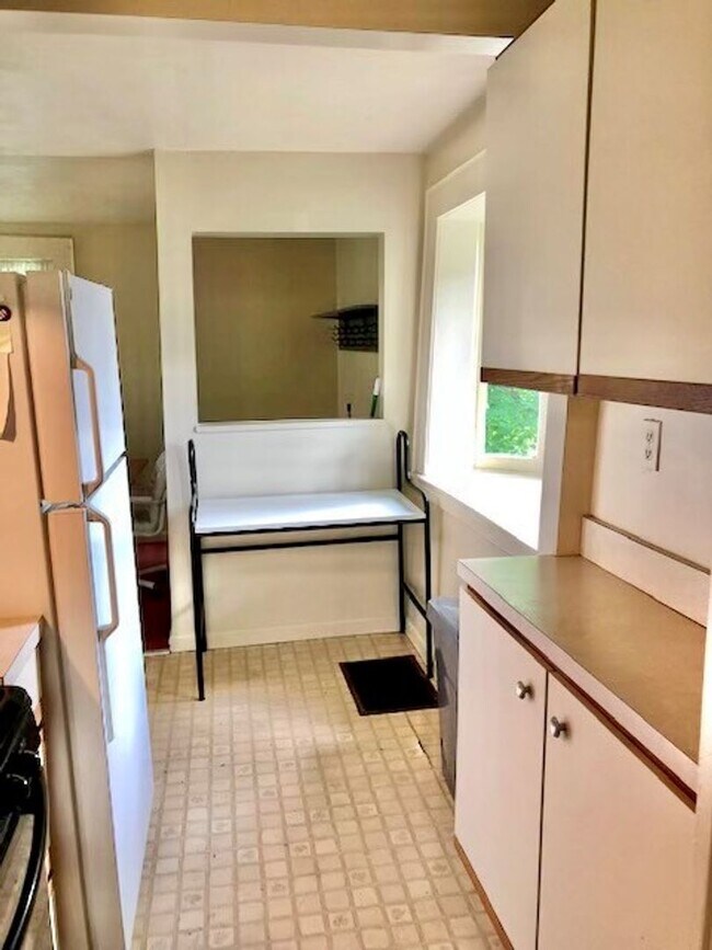 Building Photo - 854-56 Lancaster Ave