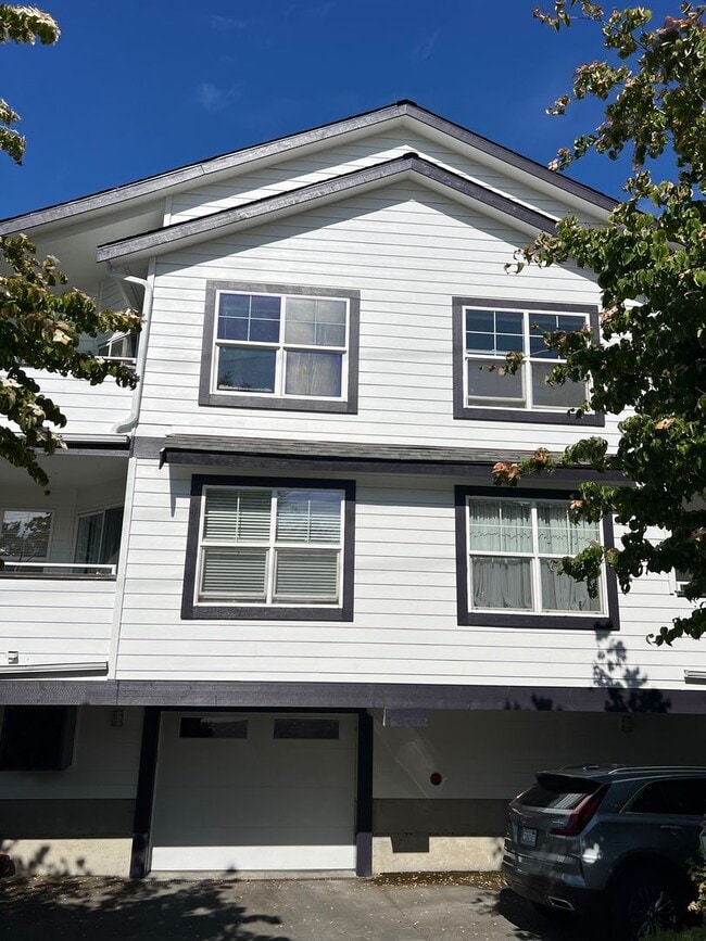 Building Photo - 14035 Greenwood Ave N