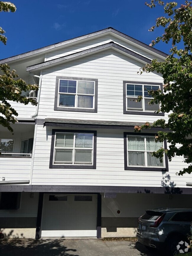 Building Photo - 14035 Greenwood Ave N