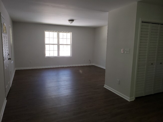 Building Photo - 602 Dogwood St