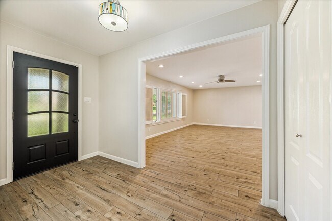 Foto del edificio - 5118 Indigo St