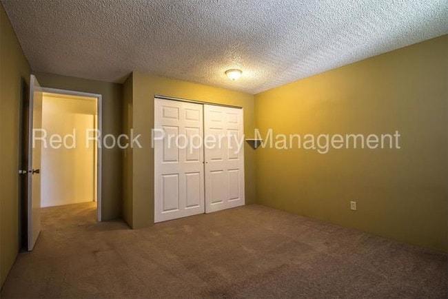 Building Photo - 107 E Hattie Ave