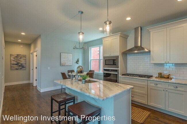 Building Photo - 4 br, 2.5 bath House - 1215 E 8th St Unit B