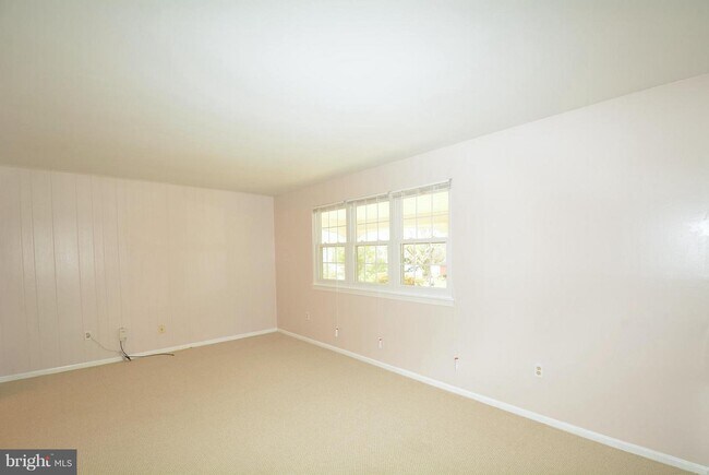 Foto del edificio - 5111 Gainsborough Dr