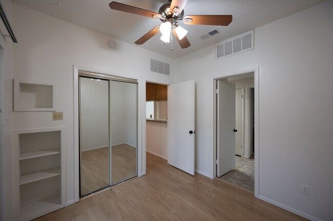 Foto del edificio - PRE-LEASE 2025/2026: ONE MONTH FREE!!! Opt...