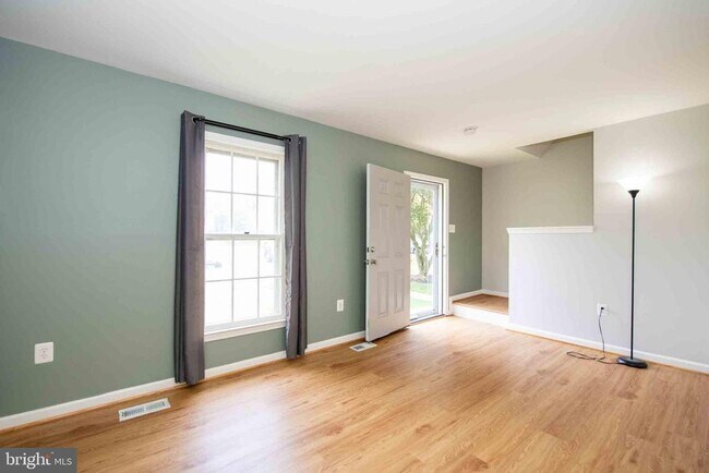 Building Photo - 210 Hoff Ct