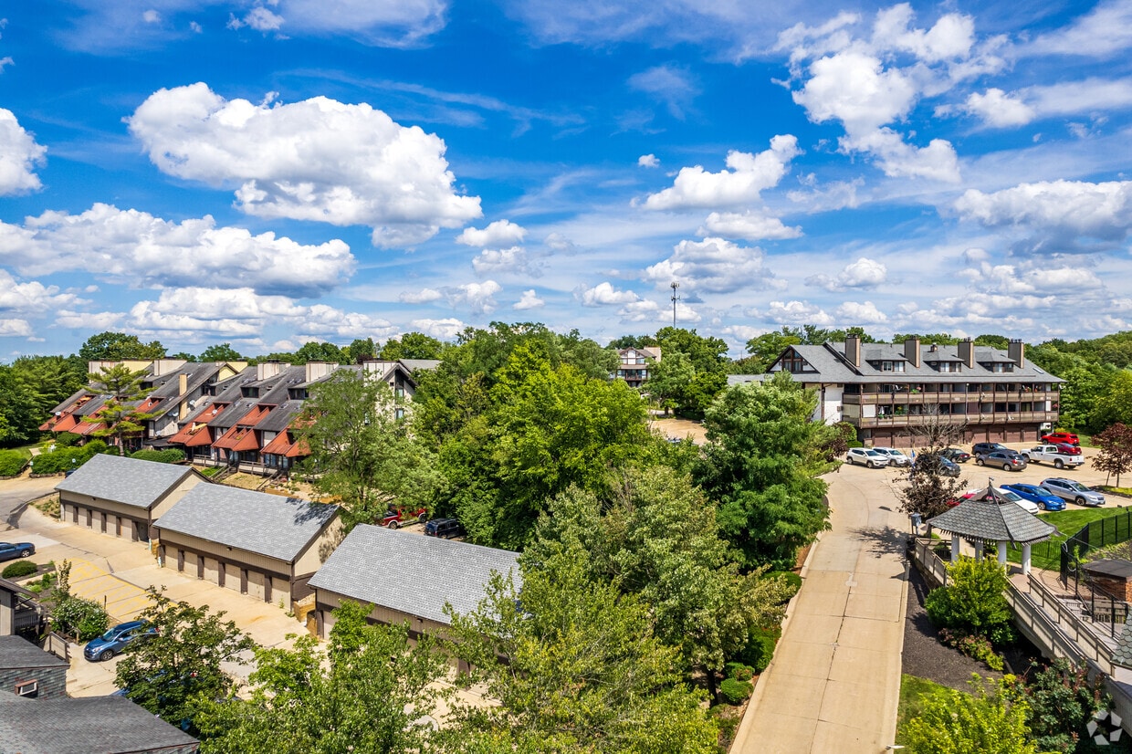 Timber Top Apartments & Townhomes Apartments in Akron, OH