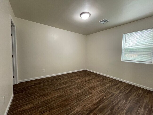 Foto del edificio - Fully Remodeled 4 Bedroom home