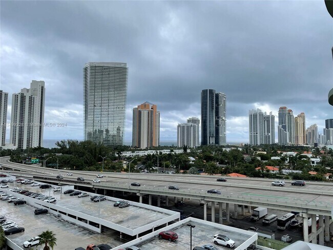 Foto del edificio - 19390 Collins Ave
