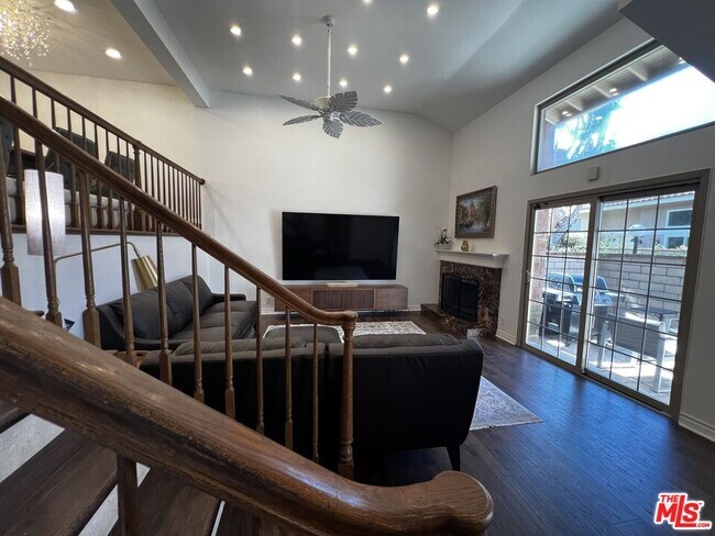 Building Photo - 7825 Seaglen Dr