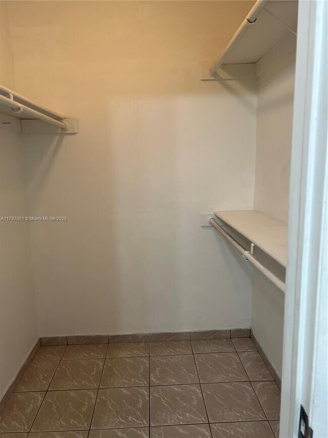 Foto del edificio - 295 NW 72nd Ave