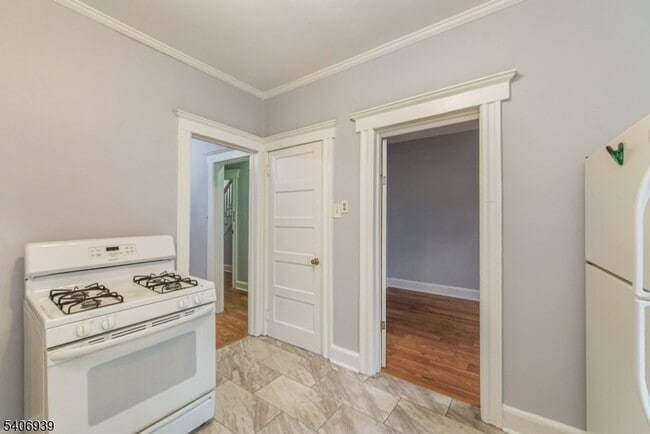 Building Photo - 92 Mallory Ave