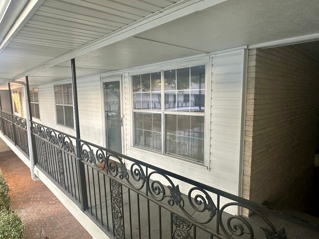 Entry - 5818 E University Blvd Apartment