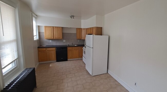 Large Kitchen & Dining Area - 4536 Mitchell St