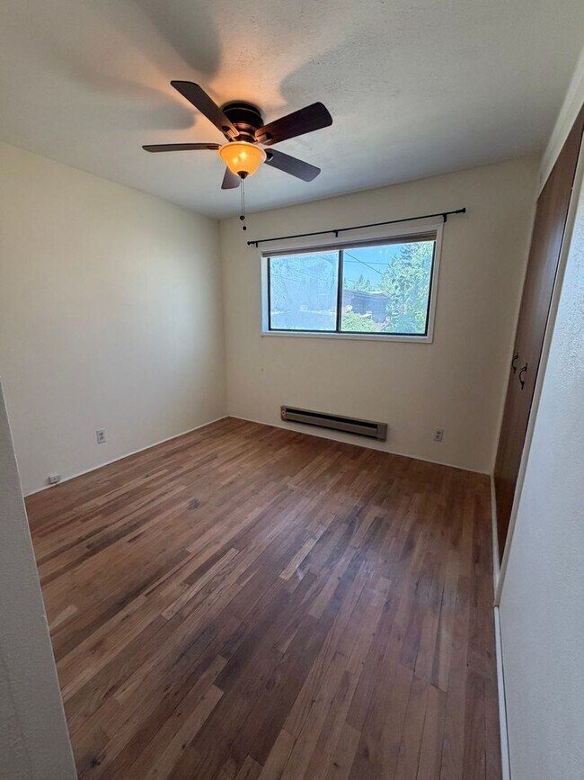 Foto del edificio - Two Bedroom, One Bathroom Home - Located near Sky Lakes and Oregon Tech!