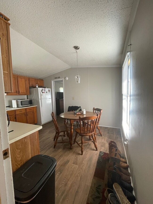 Building Photo - Country Living at its Best