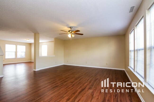 Foto del edificio - 10770 Parker Dr
