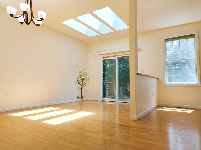 Building Photo - 1460 Blue Course Dr