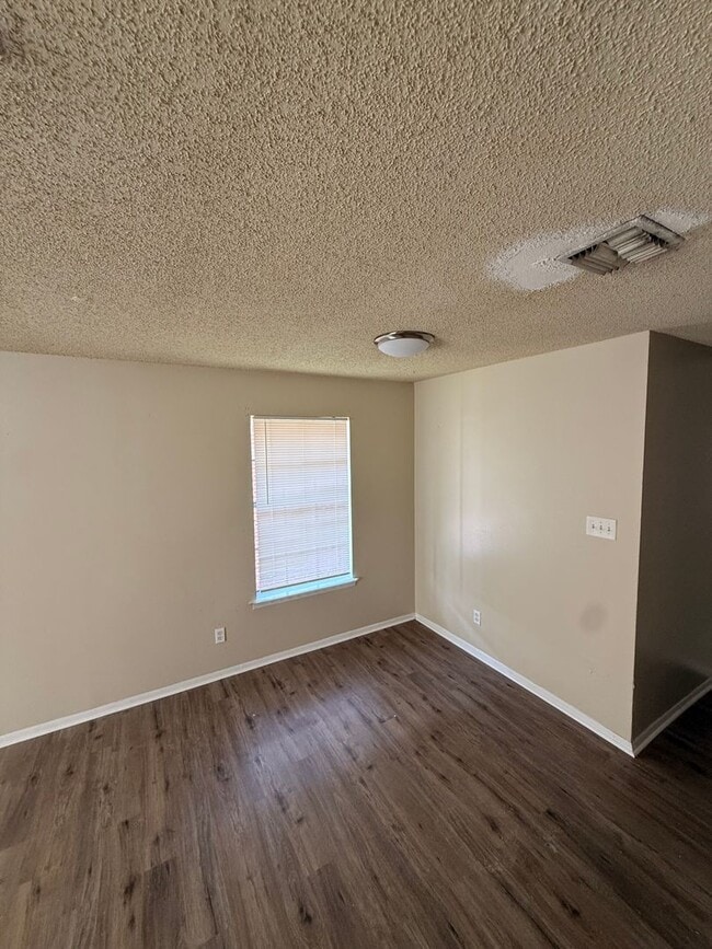 Building Photo - 106 Vieux Orleans Cir