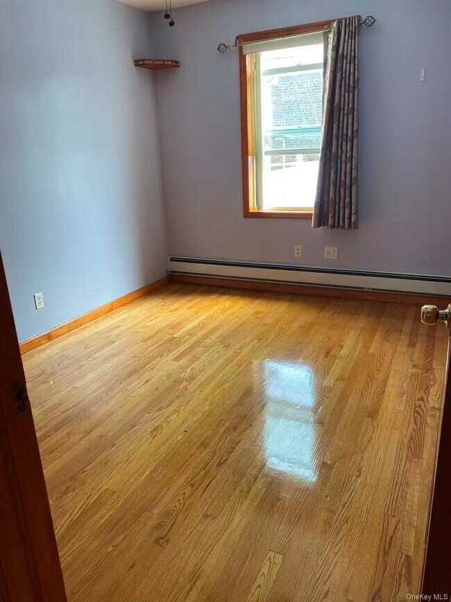 Foto del edificio - 142-44 56th Rd