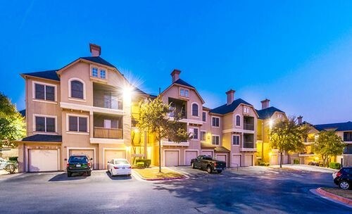 Foto principal - 12100 Metric Blvd