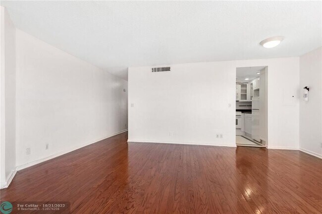 Building Photo - 710 N Ocean Blvd