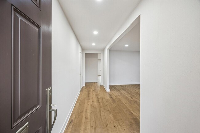 Building Photo - 5822 Yarwell Dr