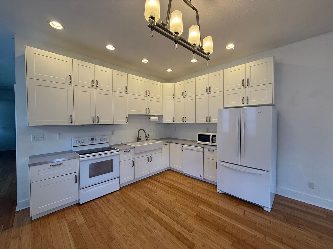 Primary Photo - 3-BED 2-BATH IN SHELBY PARK W/ 3-CAR GARAGE