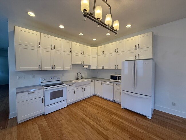 3-BED 2-BATH IN SHELBY PARK W/ 3-CAR GARAGE - 3-BED 2-BATH IN SHELBY PARK W/ 3-CAR GARAGE House